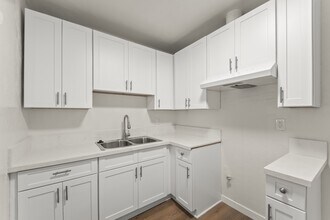 2627 West Blvd-Unit -20 in Los Angeles, CA - Building Photo - Building Photo