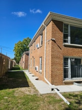 2677 N 66th St in Wauwatosa, WI - Foto de edificio - Building Photo