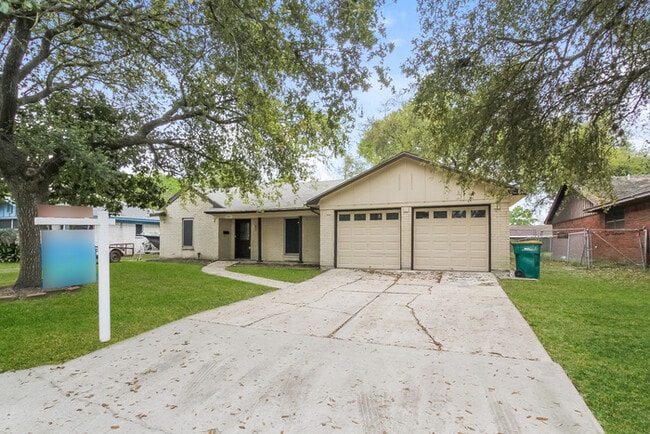 property at 701 Inwood Dr