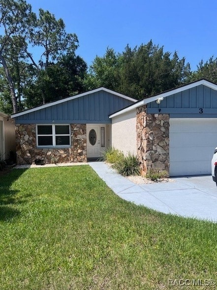 3 Chinaberry Cir in Homosassa, FL - Building Photo - Building Photo
