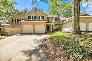 302 S River Farm Dr in Alpharetta, GA - Building Photo
