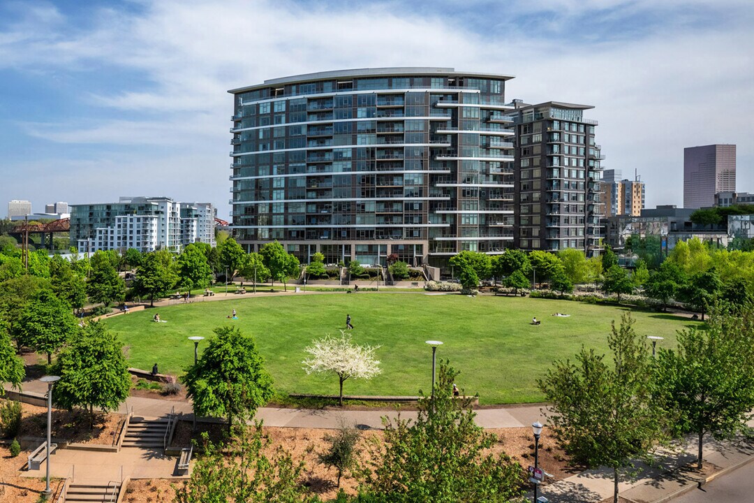 949 NW Overton St, Unit 508 in Portland, OR - Building Photo