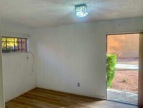 350 E Desert Inn Rd, Unit A104 in Las Vegas, NV - Building Photo - Building Photo