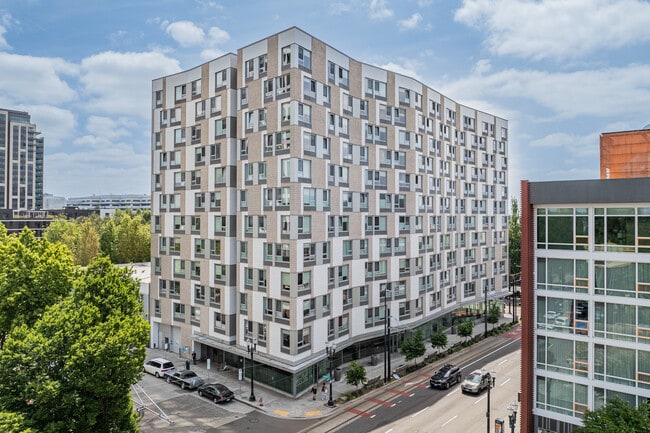 Louisa Flowers apartments in Portland, OR - Building Photo - Building Photo