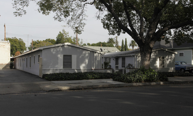 821-823 N Minter St in Santa Ana, CA - Foto de edificio - Building Photo