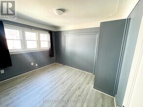 102 Dalewood Ave in Hamilton, ON - Building Photo - Building Photo