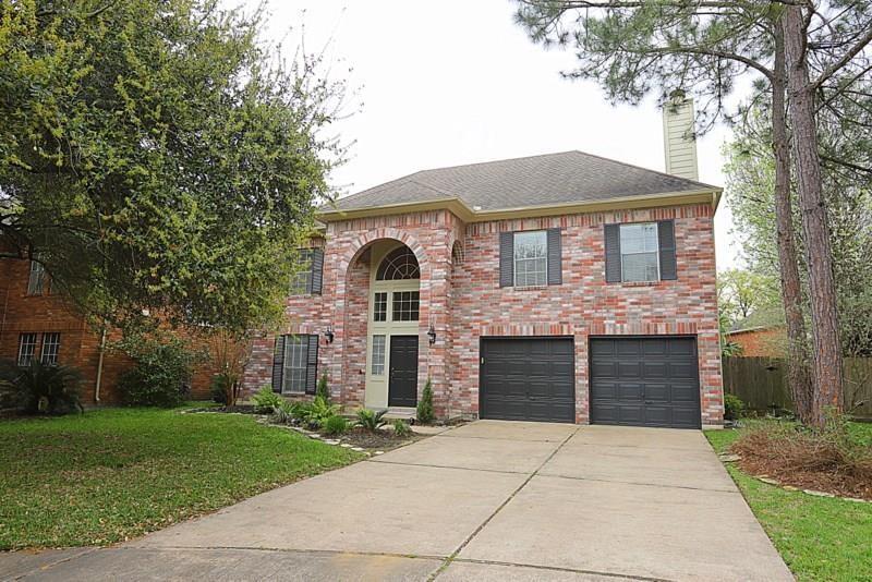 2105 Spyglass Dr in League City, TX - Building Photo