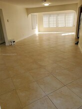 2460 NE 215th St in Miami, FL - Building Photo - Building Photo