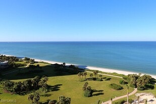 4251 Gulf Shore Blvd N in Naples, FL - Building Photo