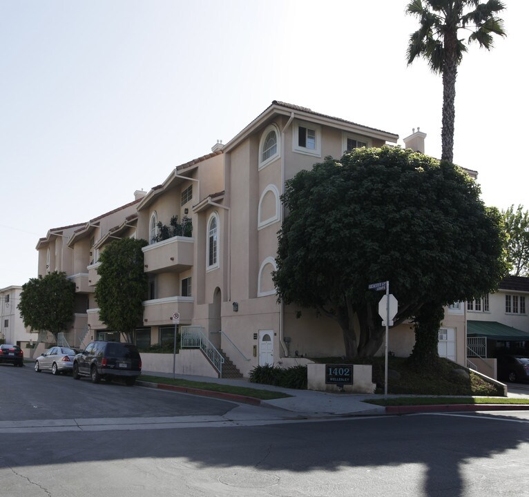 Wellesley Steps in Los Angeles, CA - Building Photo