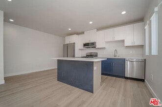 204 E 29th St in Los Angeles, CA - Building Photo - Building Photo