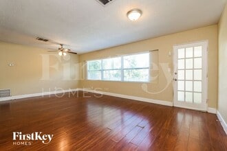 630 N Lakemont Ave in Winter Park, FL - Foto de edificio - Building Photo