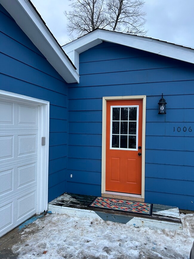 1006 Irvine Ave NW in Bemidji, MN - Building Photo - Building Photo