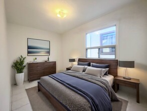 195 Blackthorn Ave in Toronto, ON - Building Photo - Building Photo