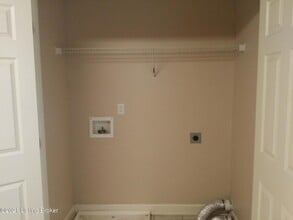 8608 Standing Oak Dr in Louisville, KY - Building Photo - Building Photo