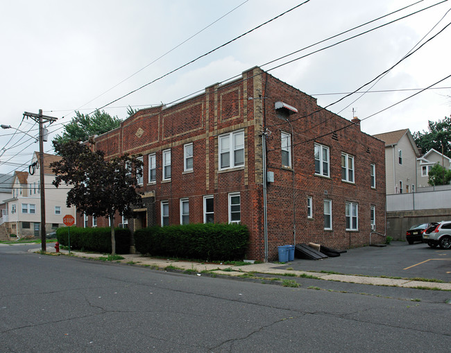 391 Elm St in Kearny, NJ - Building Photo - Building Photo