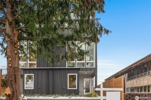 9429B 18th Ave SW in Seattle, WA - Building Photo