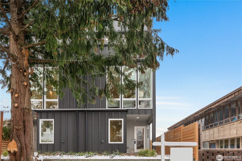 9429B 18th Ave SW in Seattle, WA - Building Photo