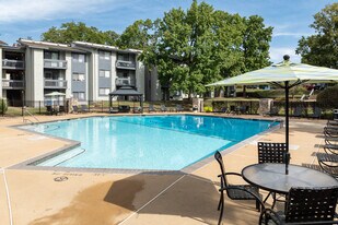 Taravue Park in St. Louis, MO - Building Photo