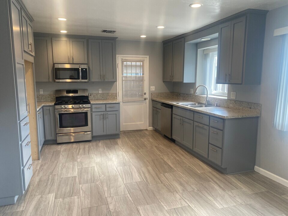 1263 Bostonia St in El Cajon, CA - Building Photo