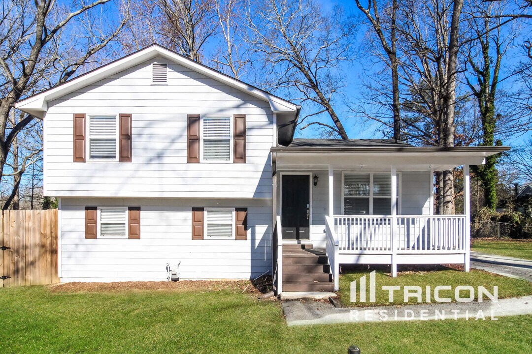 141 Hemlock Cir in Lawrenceville, GA - Building Photo