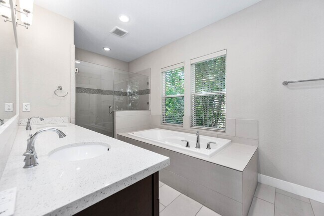 925 W 23rd St in Houston, TX - Foto de edificio - Building Photo