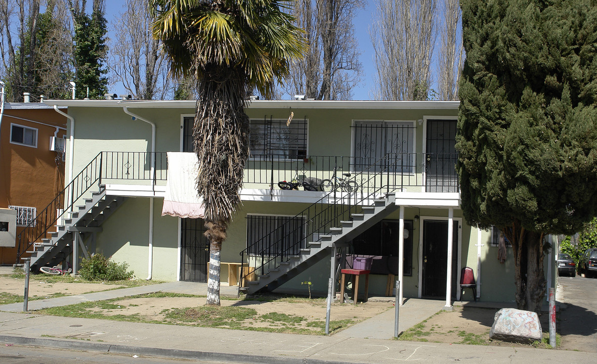 145 Catron Dr in Oakland, CA - Building Photo