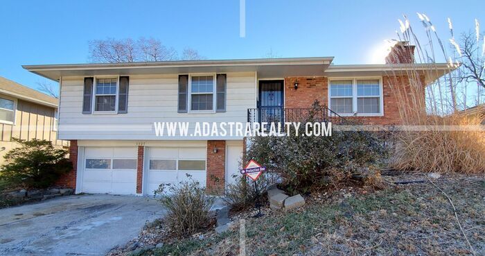 5327 E 100th St in Kansas City, MO - Building Photo