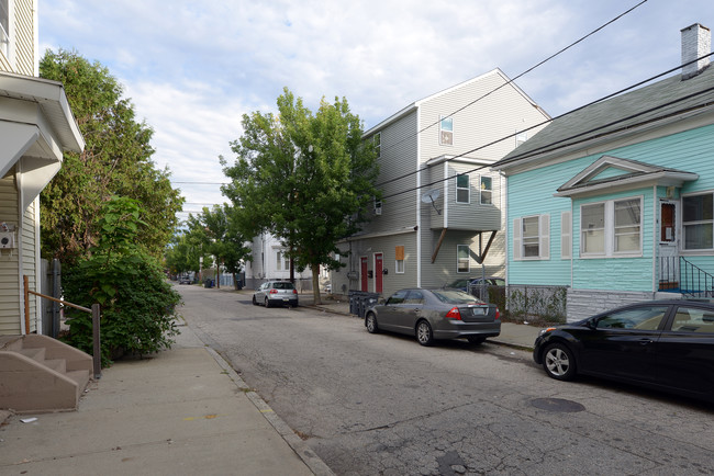 42 Courtland St in Providence, RI - Foto de edificio - Building Photo