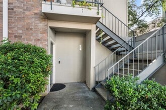 7950 N Stadium Dr in Houston, TX - Foto de edificio - Building Photo