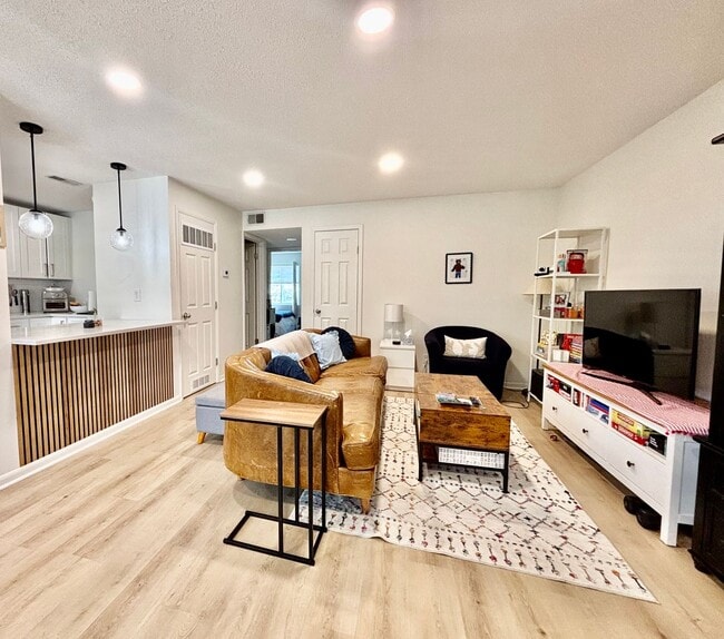 property at 807-809 W 40th St