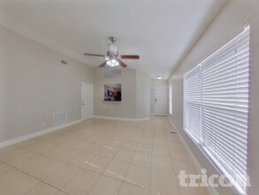 9808 Red Clover Ave in Orlando, FL - Foto de edificio - Building Photo