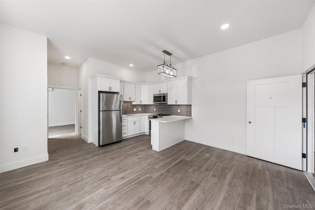 1083 US-9 in Fishkill, NY - Building Photo - Building Photo