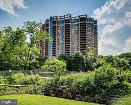10101 Grosvenor Pl, Unit 2004 in North Bethesda, MD - Building Photo