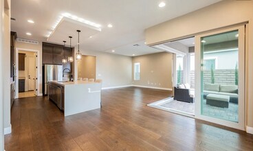 11080 Black Fire Opal Dr in Las Vegas, NV - Foto de edificio - Building Photo