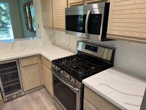 450 Navaro Way in San Jose, CA - Building Photo - Building Photo