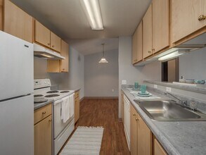 16920 SE Powell Blvd in Portland, OR - Building Photo - Building Photo