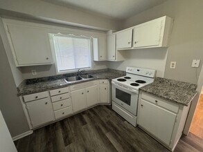 1105 Roebuck Lawn Dr in Birmingham, AL - Building Photo - Building Photo