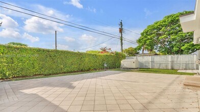 2900 SW 92nd Ave in Miami, FL - Building Photo - Building Photo