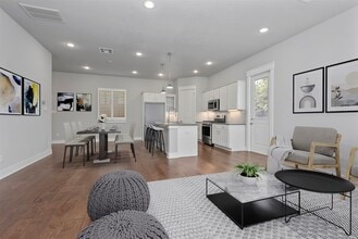 909 Oak St in Houston, TX - Building Photo - Building Photo