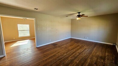 919 W 6th St in Taylor, TX - Building Photo - Building Photo