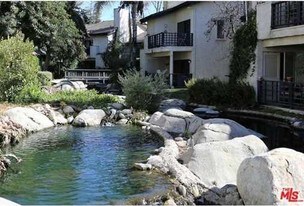 5714 Skyview Way, Unit 10B in Agoura Hills, CA - Building Photo