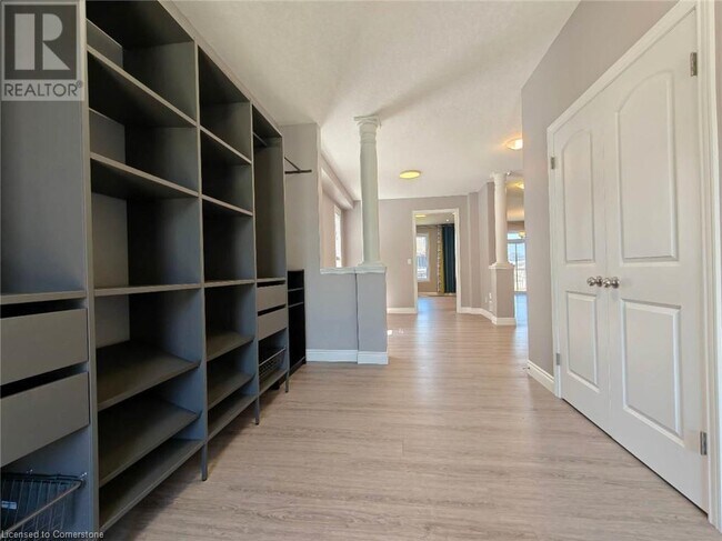 233 Ladyslipper Dr in Waterloo, ON - Building Photo - Building Photo