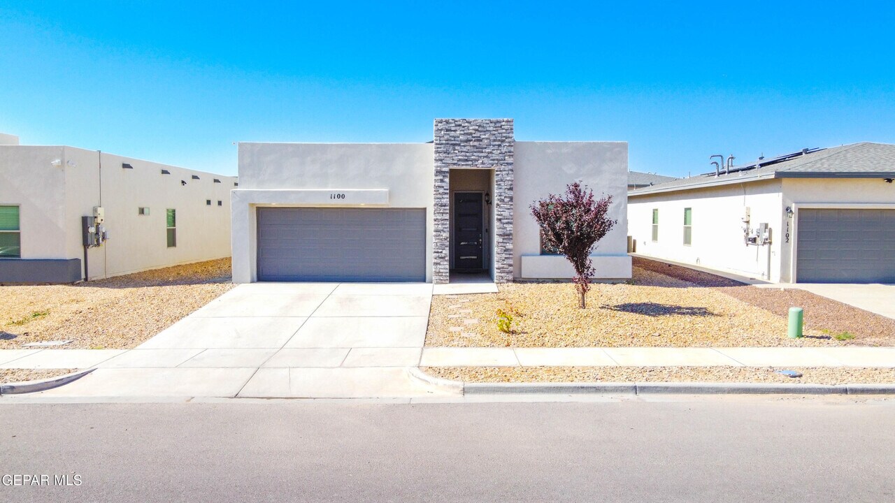1100 Nickel Hl Ave in Sunland Park, NM - Building Photo