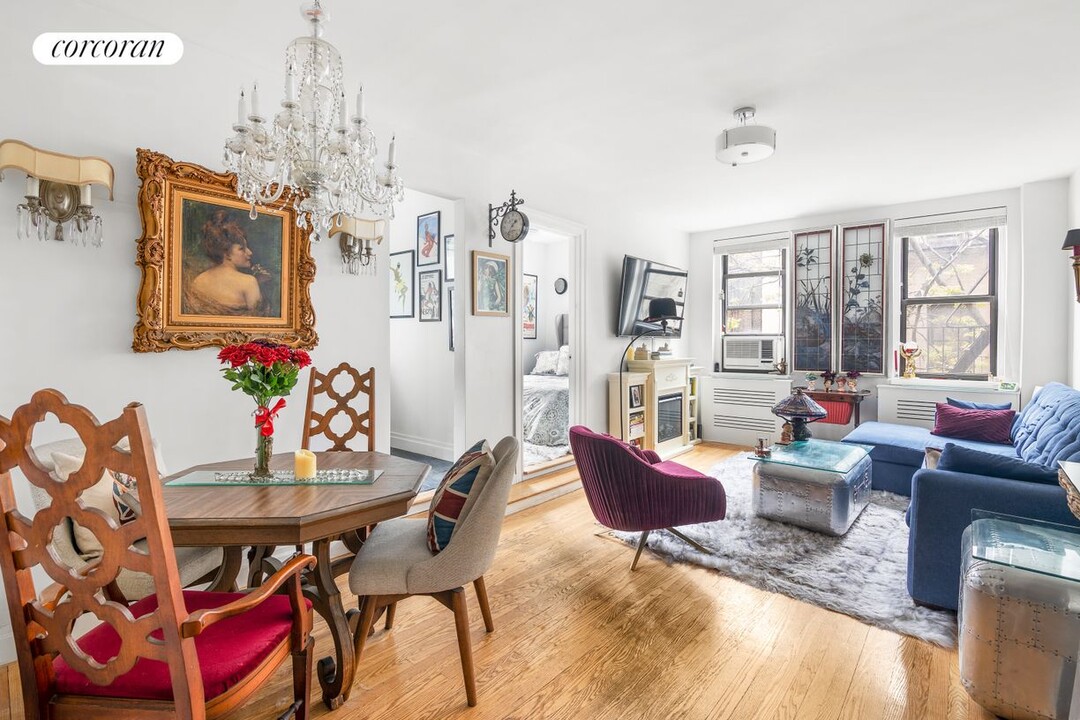 357 W 55th St in New York, NY - Building Photo