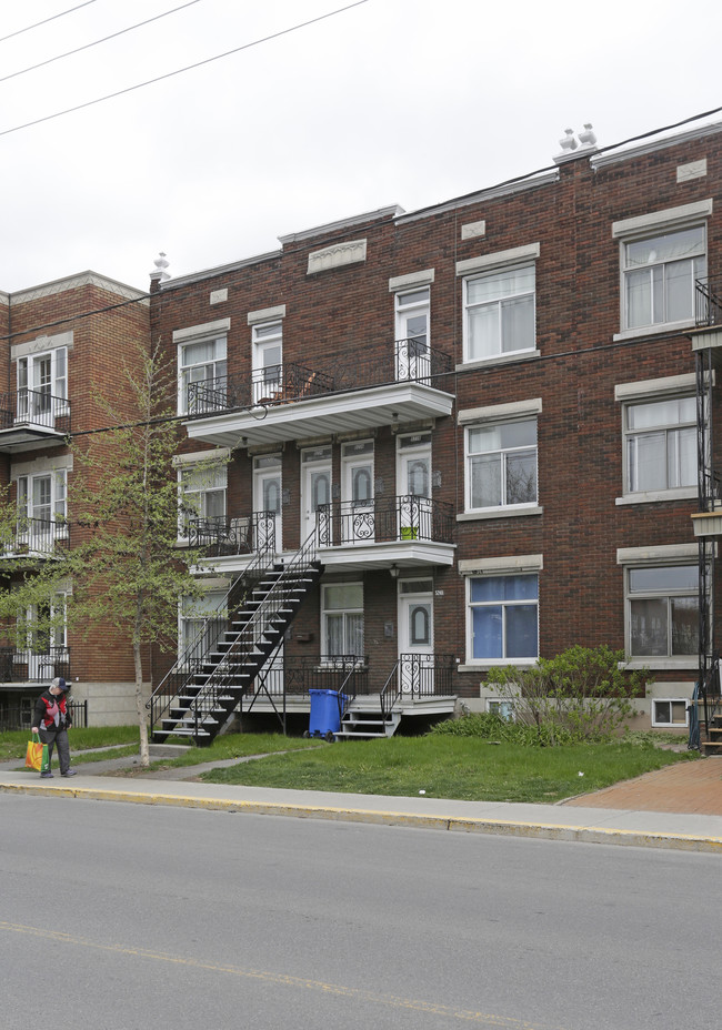 5230-5240 Bannantyne in Montréal, QC - Building Photo - Primary Photo