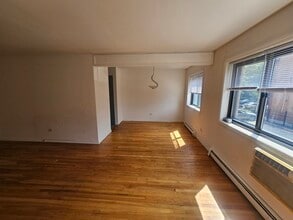 1600 W Greenleaf Ave, Unit 203 in Chicago, IL - Building Photo - Building Photo