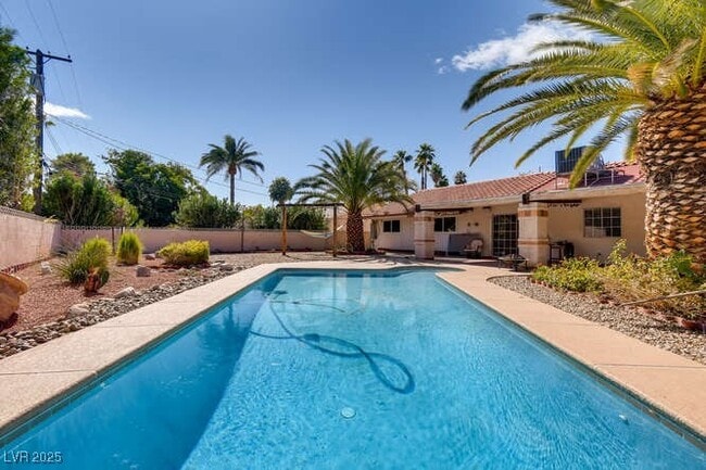 property at 1505 Strong Dr