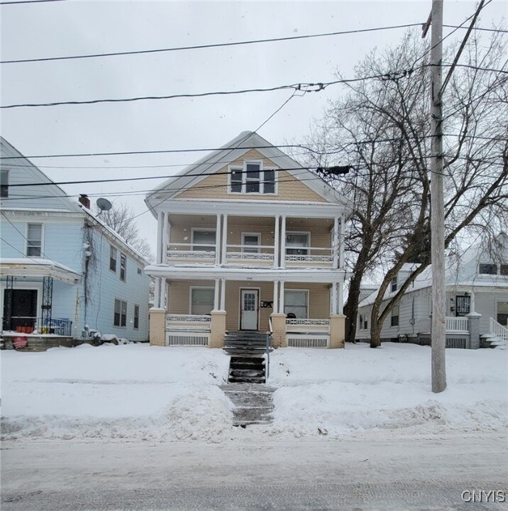 1231 Walnut St in Utica, NY - Building Photo