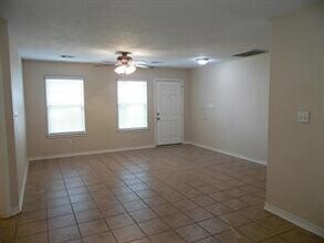 204 W Worsham St in Willis, TX - Building Photo - Building Photo